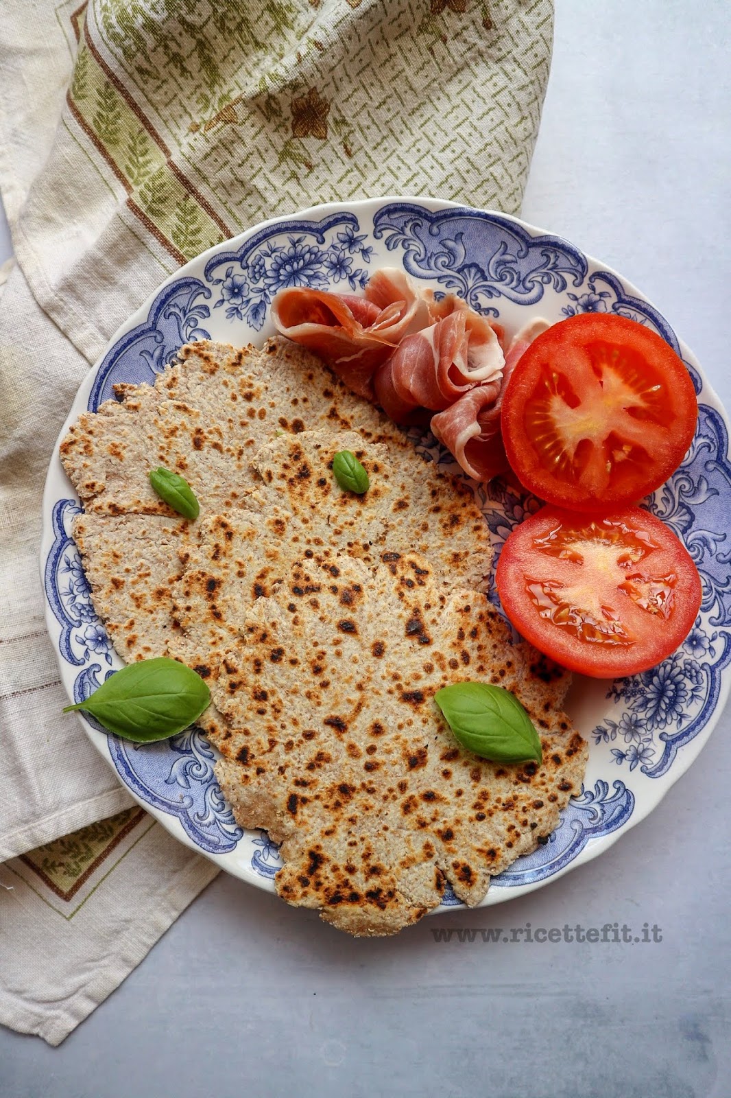 Ricette Fit per PANE INTEGRALE IN PADELLA CON 2 INGREDIENTI, SENZA LIEVITO  (120 KCAL) // EASY PAN-COOKED FLATBREAD - MandarinaCucina @laricettaveg