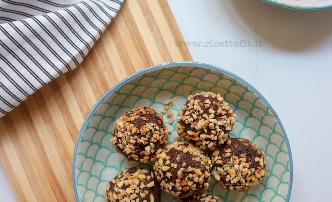 ENERGY BALLS, ROCHER PROTEICI (80 KCAL) // 4 INGREDIENTS ROCHER SUGAR FREE FAT BOMBS