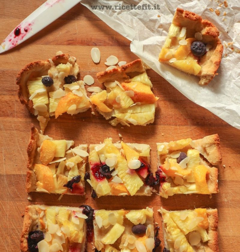 crostata senza glutine latte uova burro con frutta fresca LA VIE EST FIT