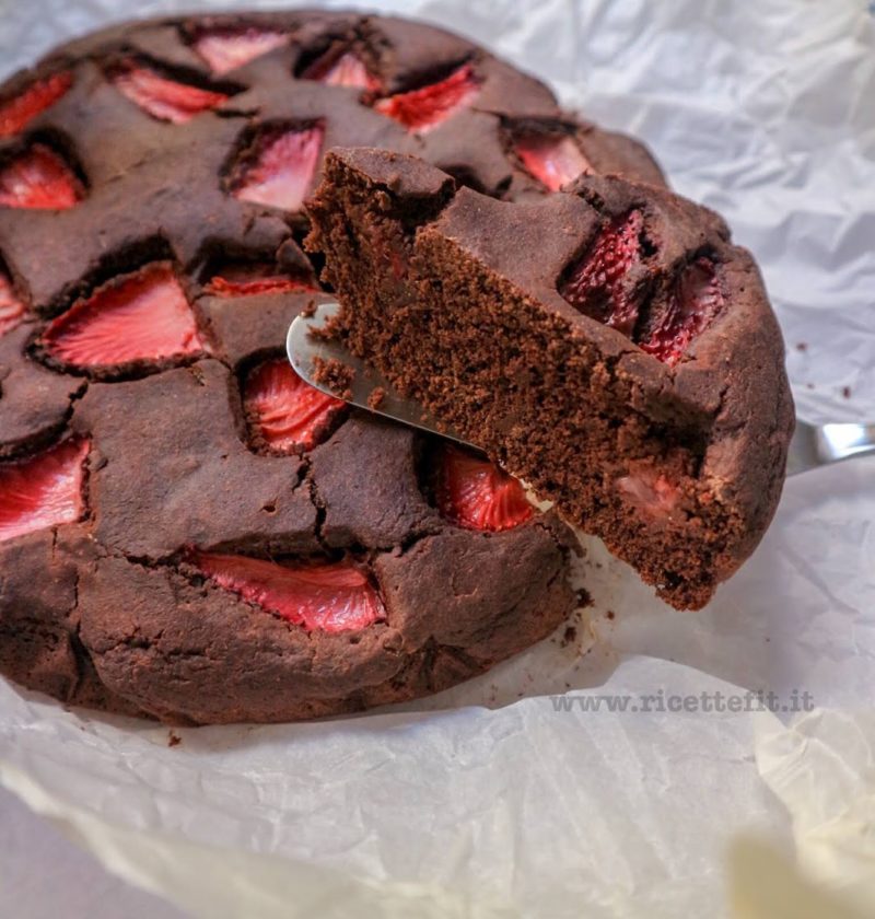 torta vegan light cioccolato fragole senza lattosio zucchero uova 2 (1)