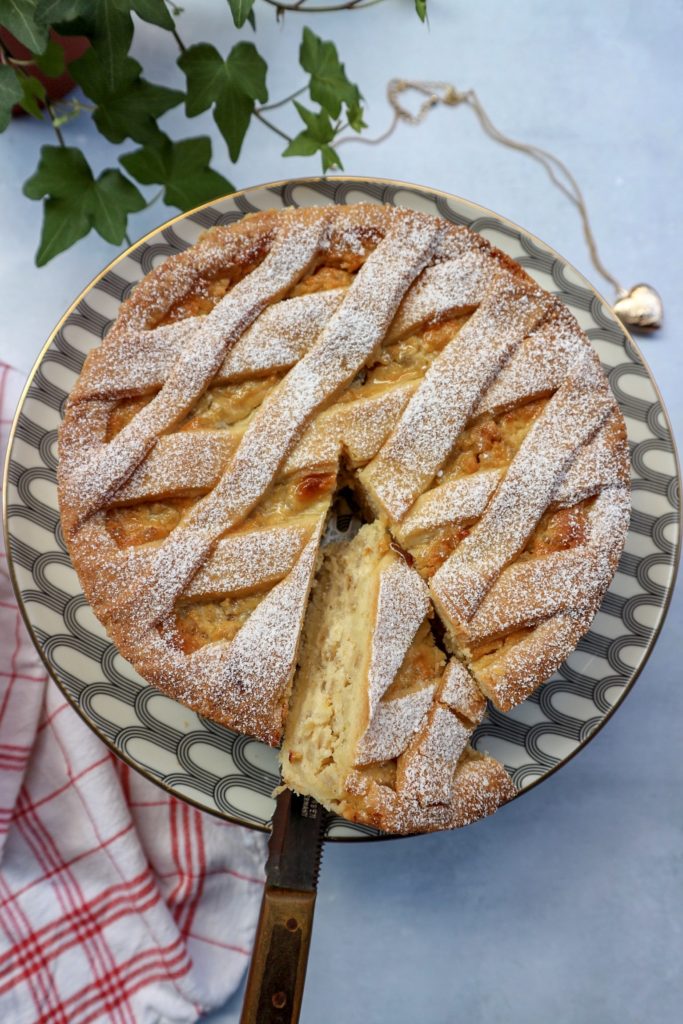 Pastiera napoletana con la crema pasticciera ricetta tradizionale di LA VIE EST FIT