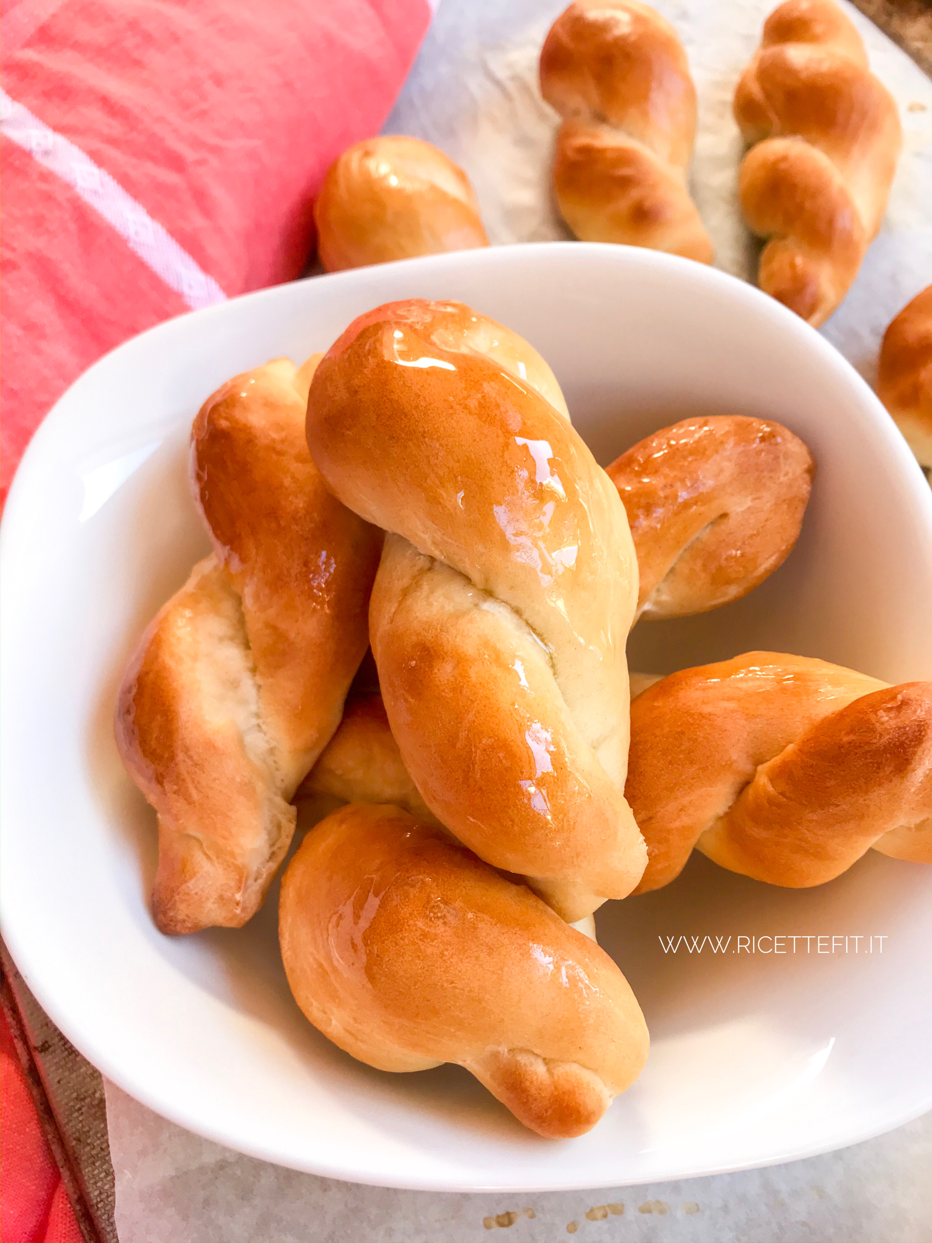 Brioche semplici senza burro lattosio grassi zucchero facili e veloci di LA VIE EST FIT