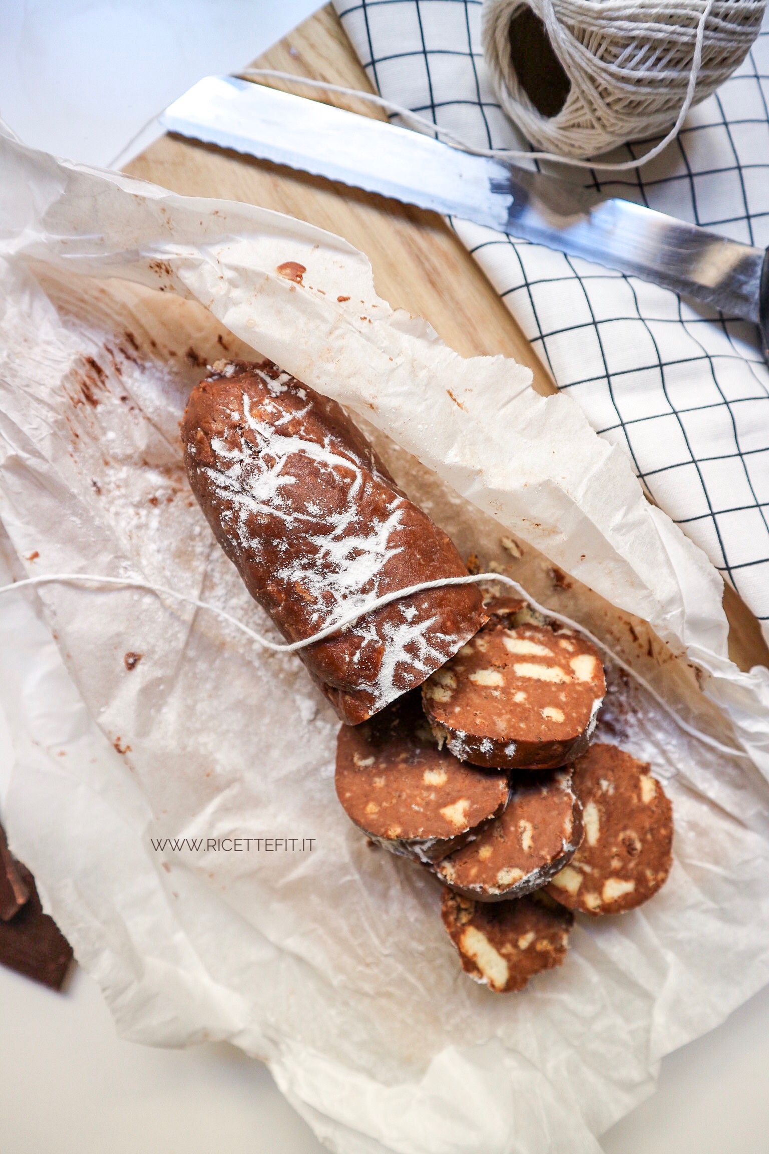 Ricette Fit Per Salame Di Cioccolato Senza Uova Burro Zucchero 135 Kcal Easy Chocolate Salami La Vie Est Fit