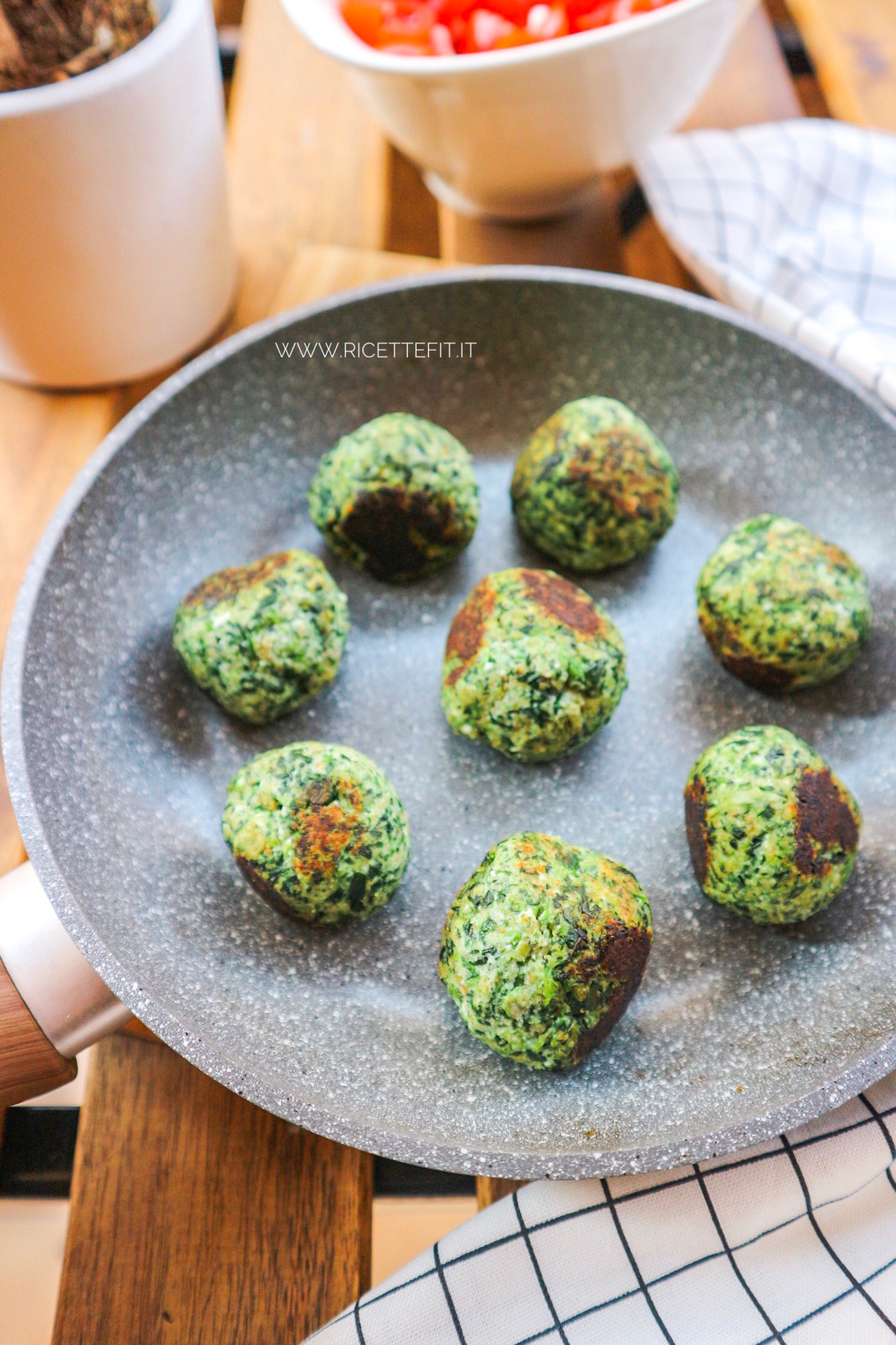 Polpette light vegetariane senza uova di ricotta e spinaci senza forno