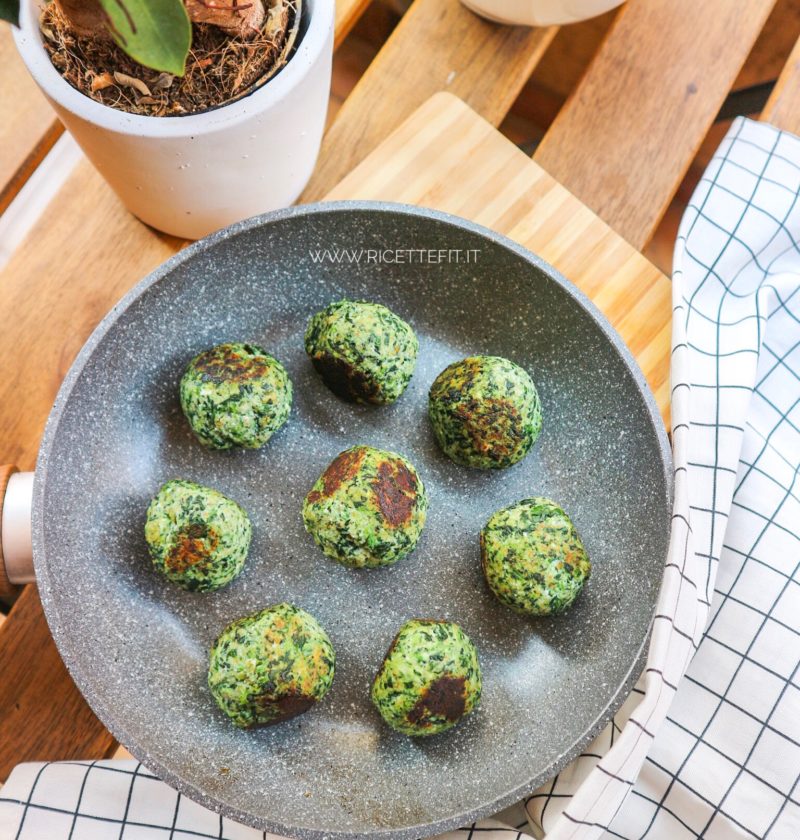 Polpette light vegetariane senza uova di ricotta e spinaci senza forno