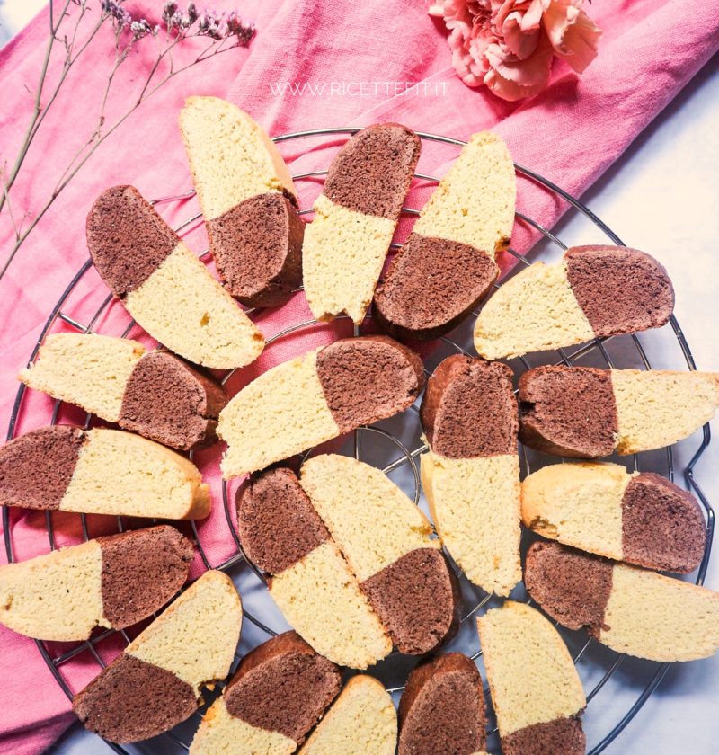 Biscotti rustici per la colazione cacao e vaniglia senza lattosio burro di LA VIE EST FIT