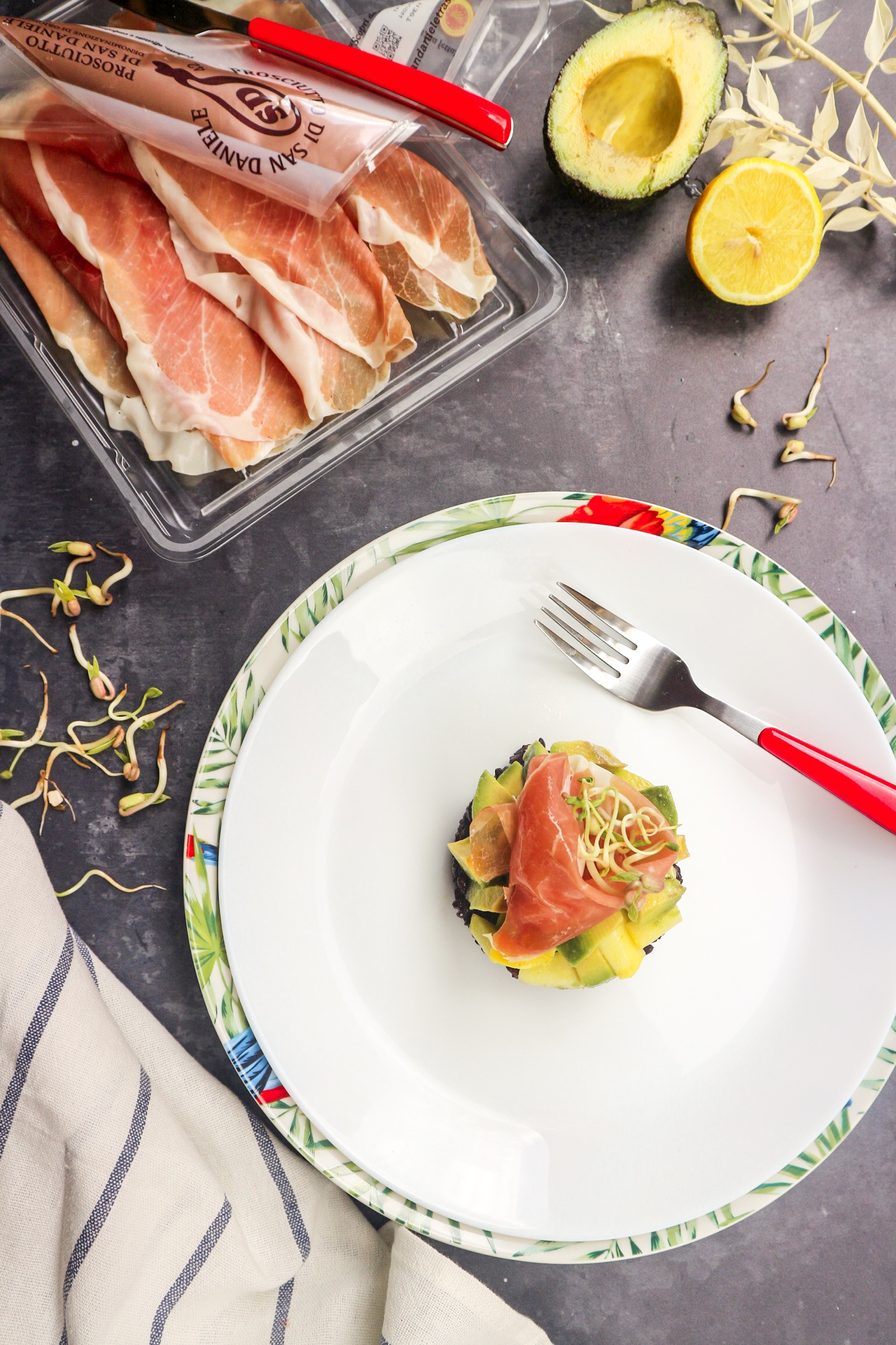 Tartare di avocado e riso venere con prosciutto di san daniele light di LA VIE EST FIT