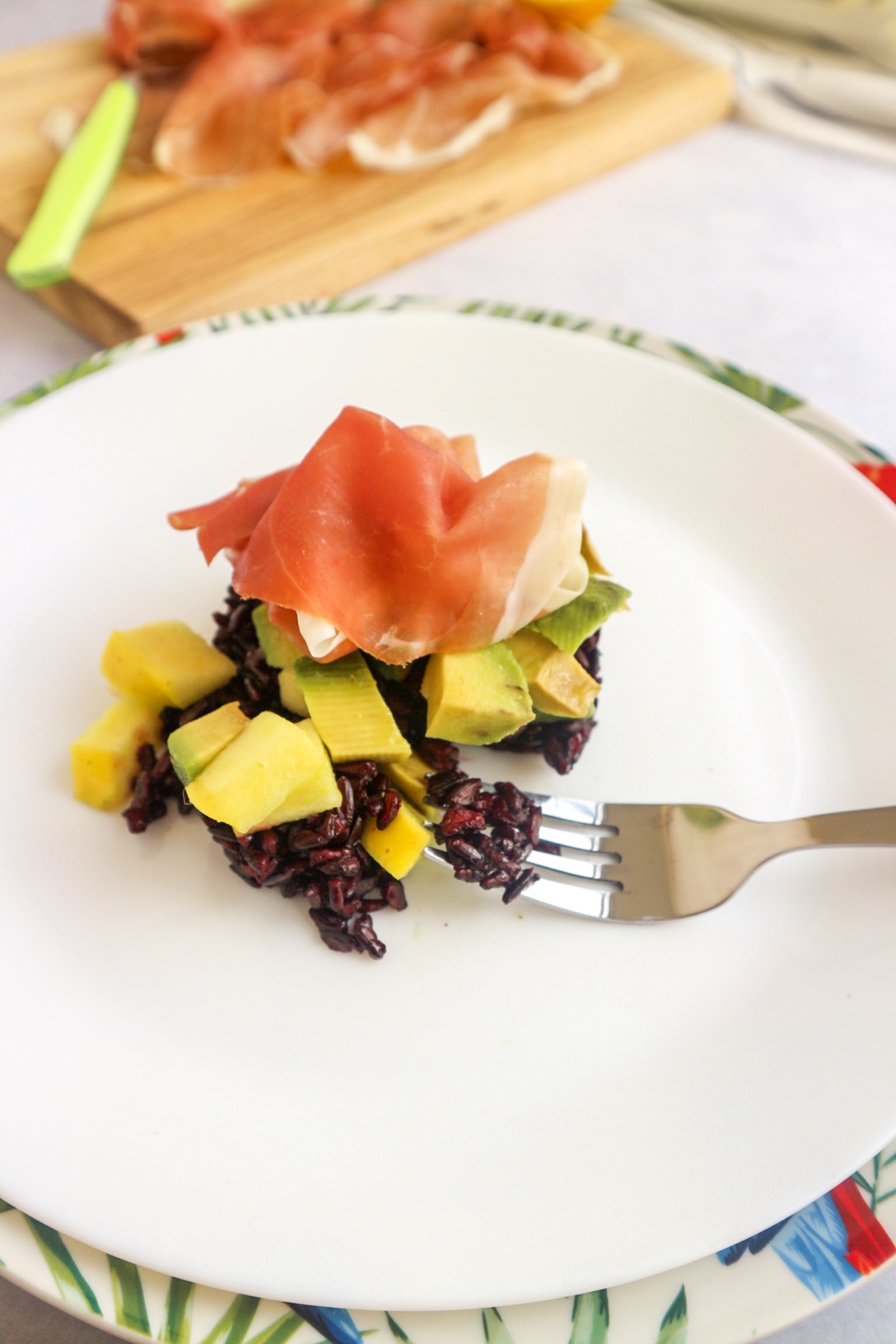 Tartare di avocado e riso venere con prosciutto di san daniele light di LA VIE EST FIT