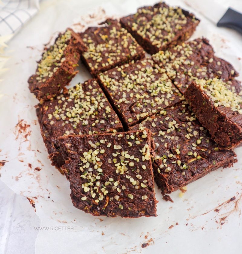 Brownies cacao e zucchine senza glutine lattosio uova vegan fit di LA VIE EST FIT