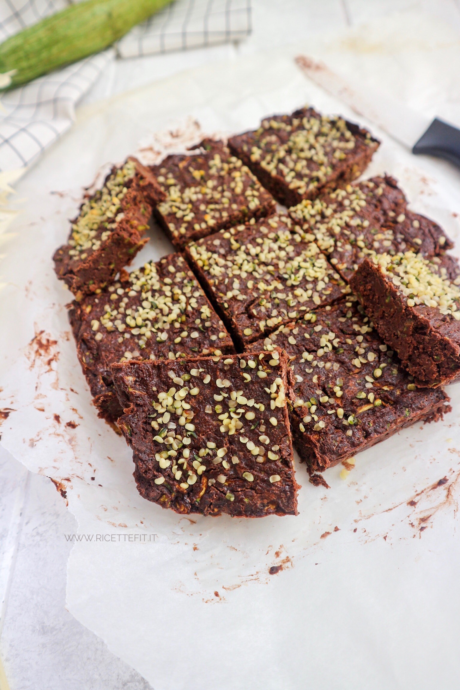 Brownies cacao e zucchine senza glutine lattosio uova vegan fit di LA VIE EST FIT