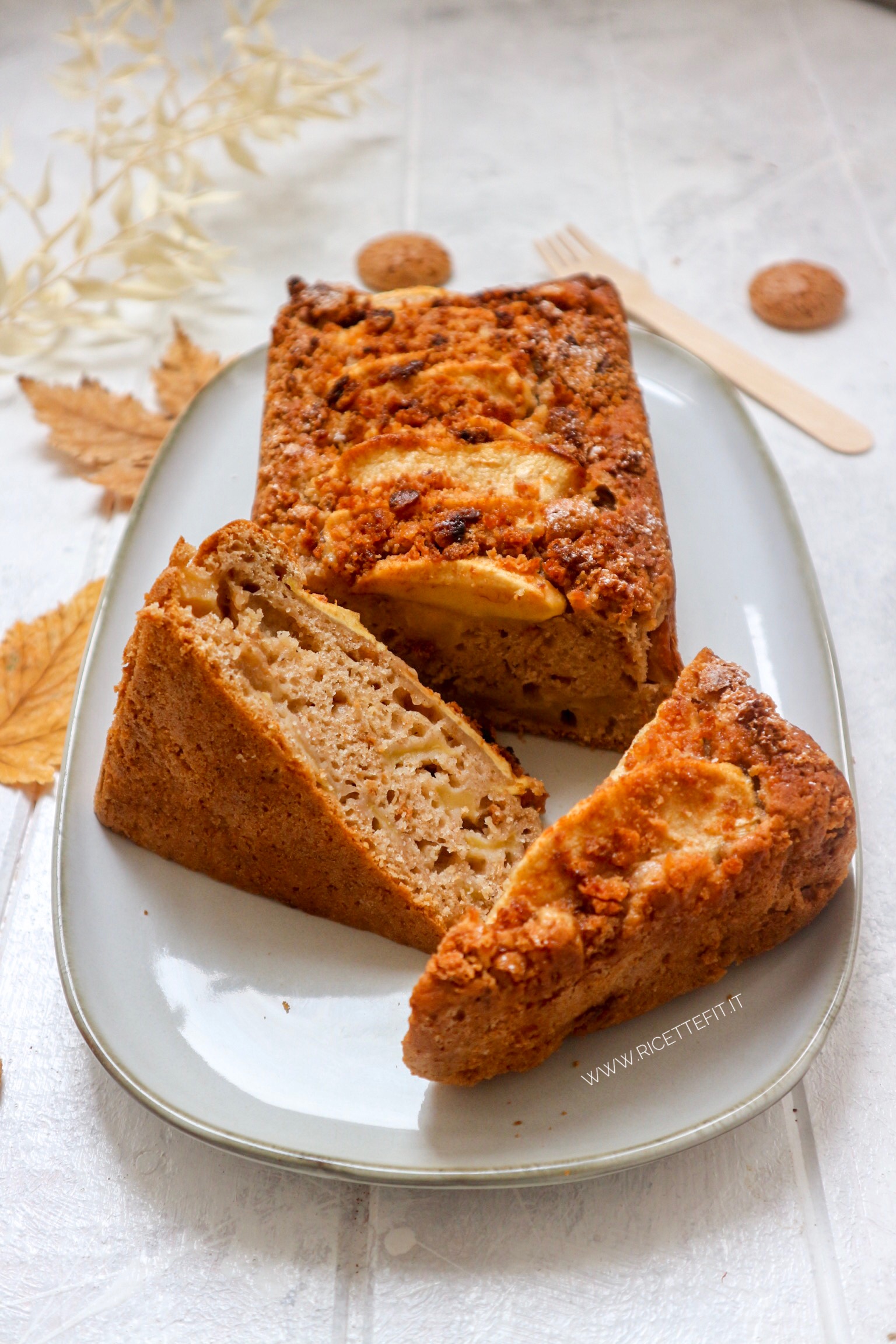 Torta di mele e amaretti senza latte e uova, light di LA VIE EST FIT