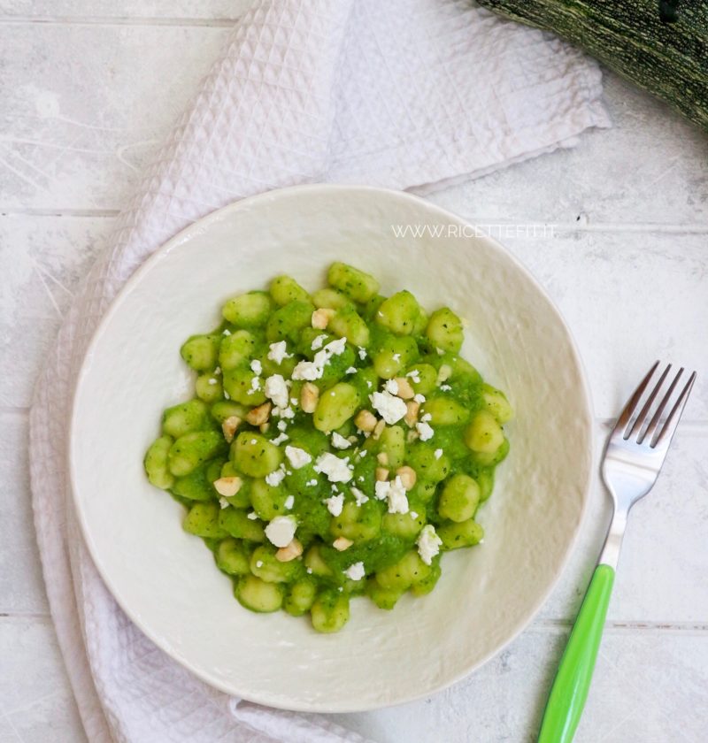 Gnocchi con crema di piselli e zucchine light e senza lattosio di LA VIE EST FIT