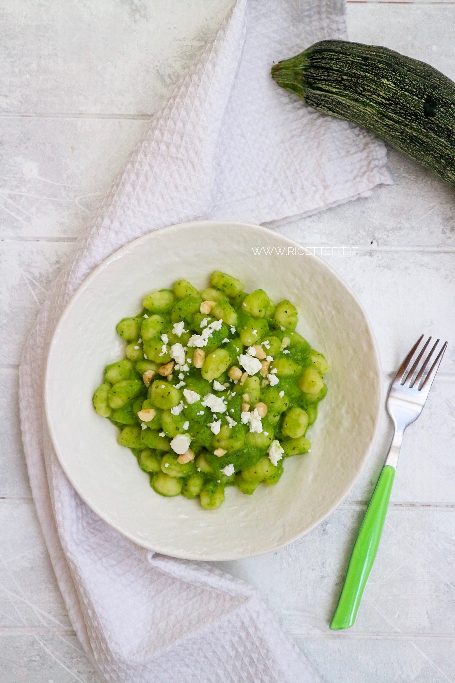 Gnocchi con crema di piselli e zucchine light e senza lattosio di LA VIE EST FIT