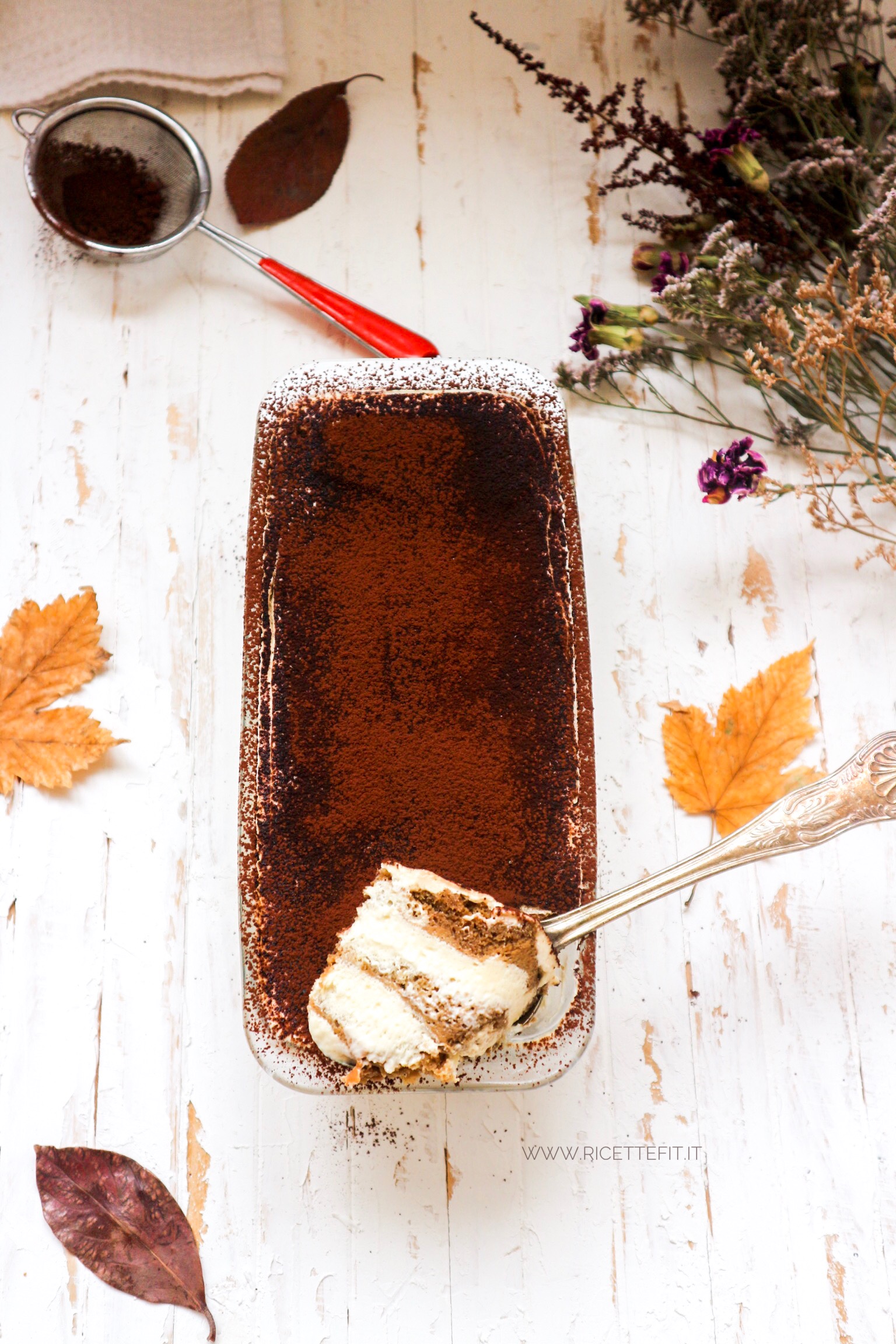 Tiramisu classico con uova pastorizzate intere senza panna con pochi grassi di LA VIE EST FIT