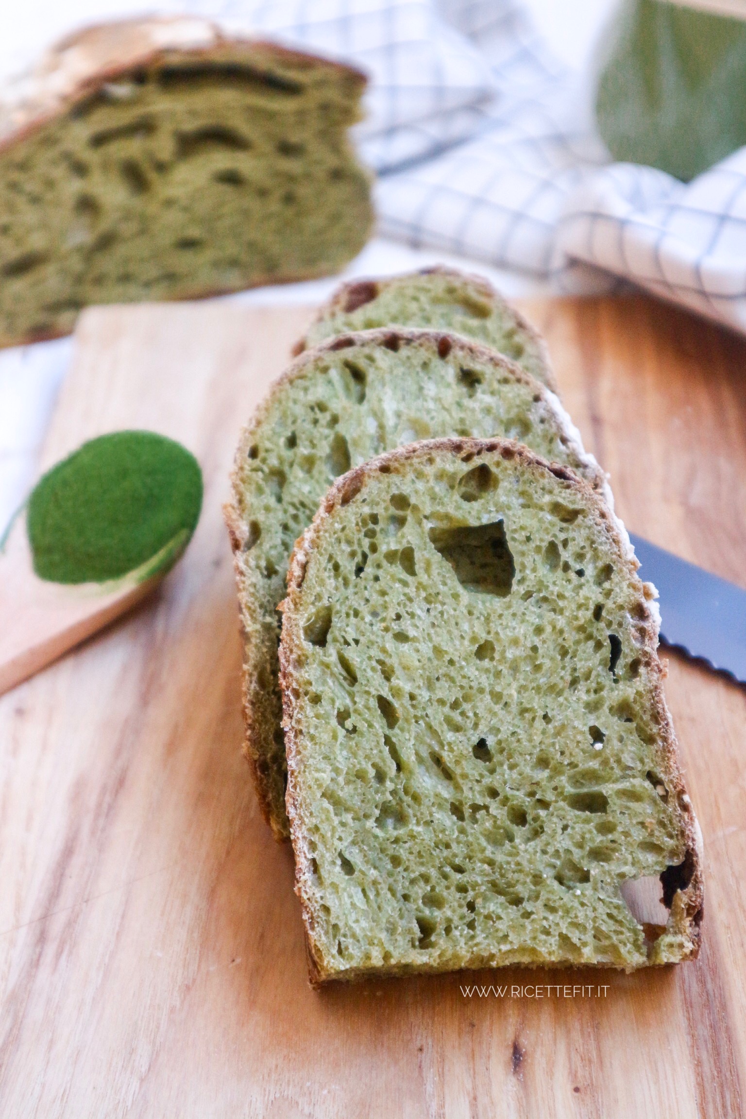 Pane agli spinaci lievitazione naturale licoli pasta madre