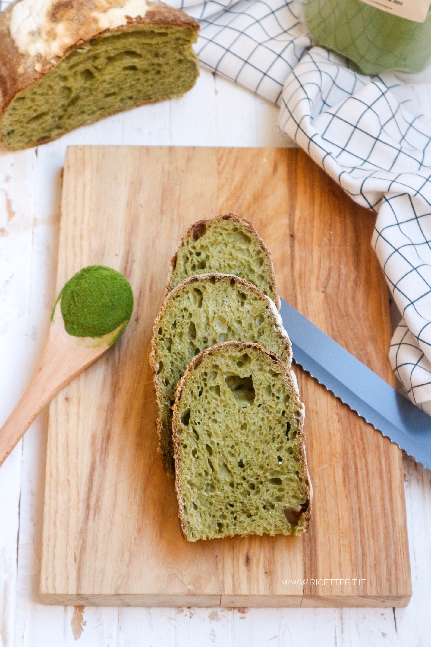 Pane agli spinaci lievitazione naturale licoli pasta madre