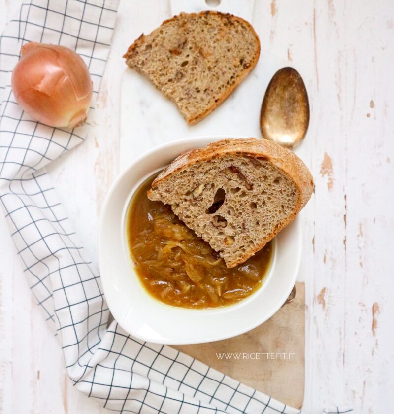 Zuppa di cipolle light, pochi grassi, senza lattosio e glutine vegan di LA VIE EST FIT