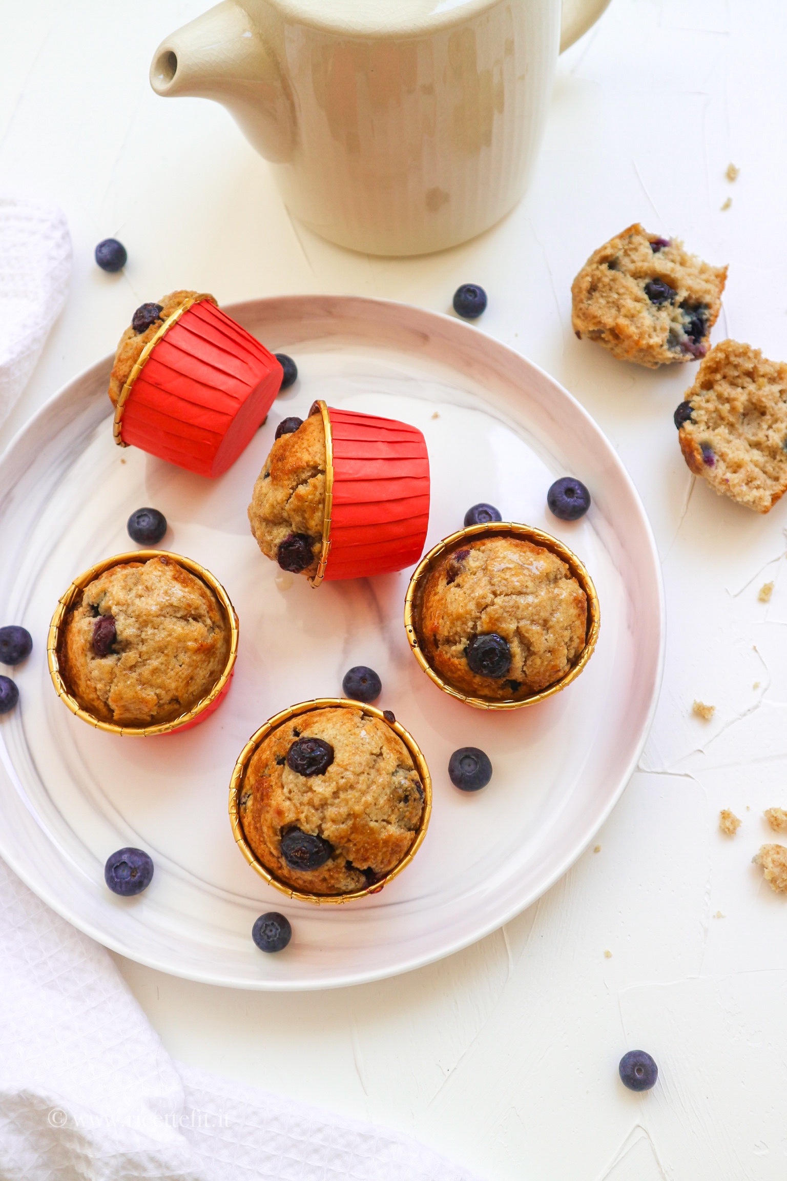 Muffin integrali ai mirtilli senza burro lattosio light di LA VIE EST FIT