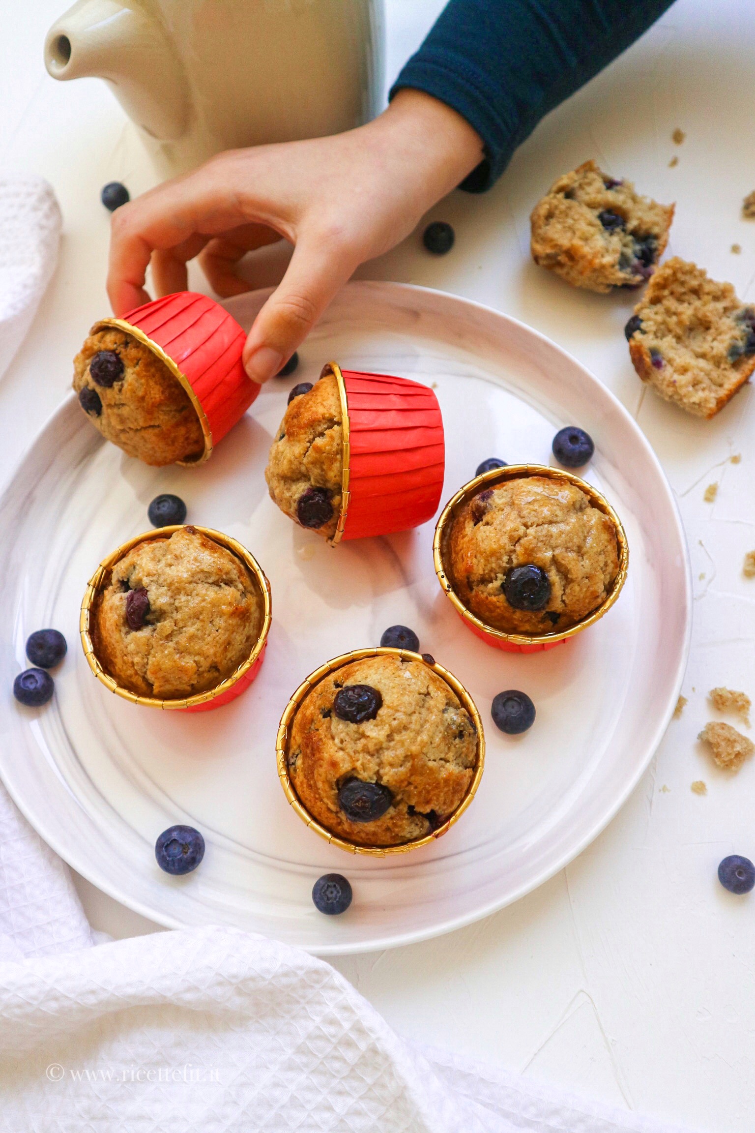 Muffin integrali ai mirtilli senza burro lattosio light di LA VIE EST FIT