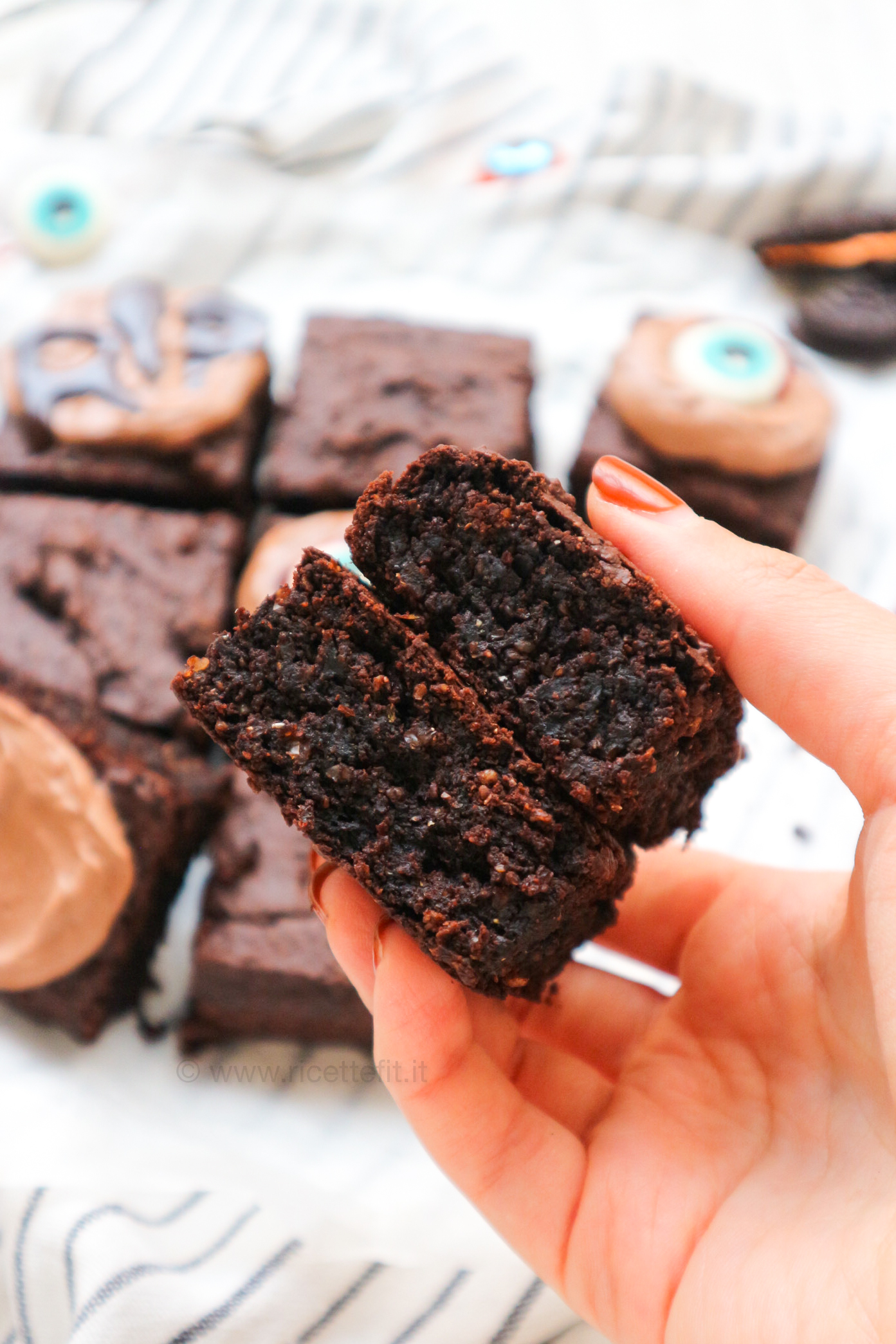 Brownies al cacao light, senza uova burro e lattosio, vegan per halloween di LA VIE EST FIT