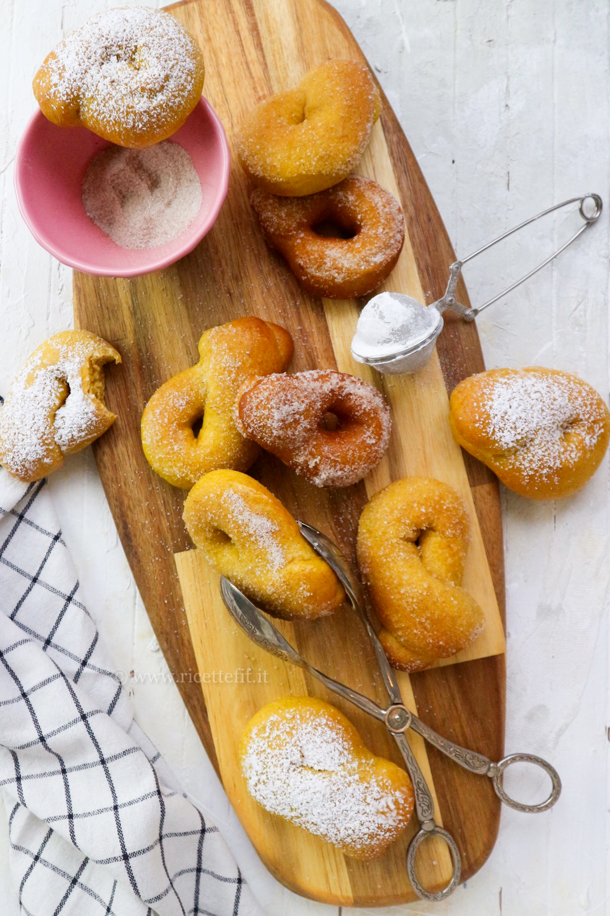 Graffe ciambelle alla zucca con cannella light al forno o fritte di LA VIE EST FIT