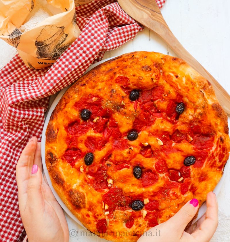 Focaccia morbidissima senza impasto facile e veloce con licoli lievito madre o poolish di LA VIE EST FIT