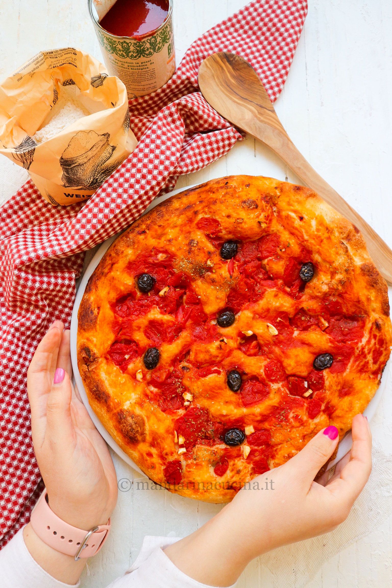 Focaccia morbidissima senza impasto facile e veloce con licoli lievito madre o poolish di LA VIE EST FIT